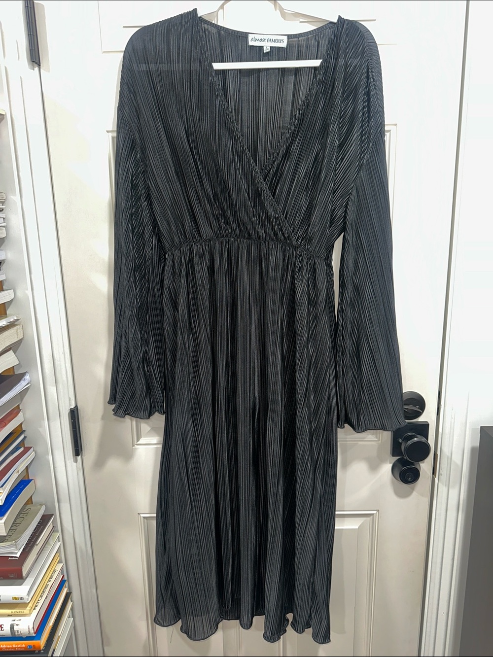 Almost Famous Black Pleated V-Neck Long Sleeve Midi Dress